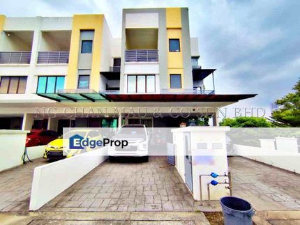 [Gated and guarded community for enhanced security] Town House [Nestled in a luxurious, high-end neighborhood], Selangor, Puchong