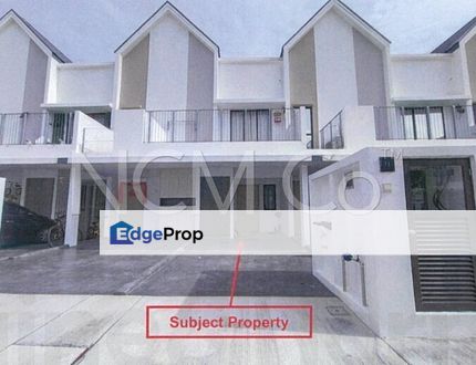 Town House, Selangor, Dengkil