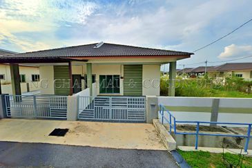 1 Storey Cluster House with Extra land