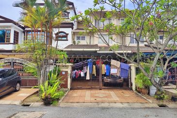 2.5 Storey Terrace House