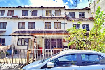 2.5 Storey Terrace House