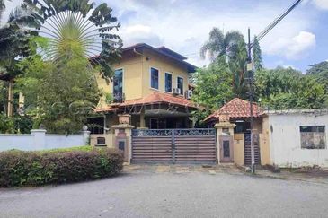 2 Storey Detached House with a Swimming Pool in Kenny Hills