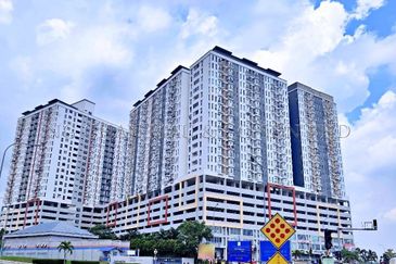 [Next to main road - Jalan Bandar Rinching] 3 Storey Shop Office [6 min to Lotus's Semenyih, ST Rosyam Mart (Semenyih) & Setia EcoHill Mall]