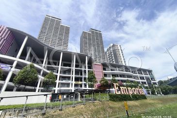 Newly completed in 2020 Shop Unit 3 min to Kota Damansara MRT Station