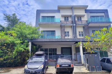 3 Storey Semi Detached House