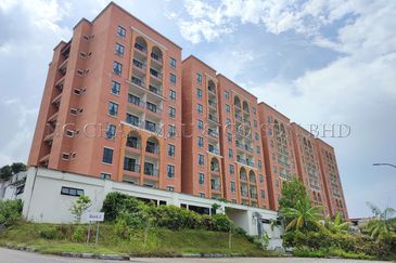 Arabian Bay Resort Service Apartment [Good for Homestay Investment; 2 min to Gambang Water Park]