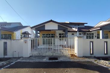 1 Storey Semi Detached House