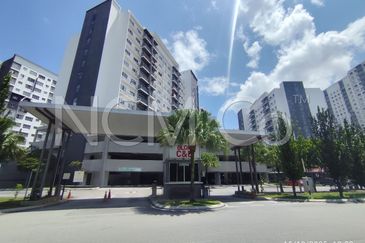 Apartment [8 min to Lotus's Bandar Puteri Bangi; 9 min to Pasaraya CS Bangi Avenue]