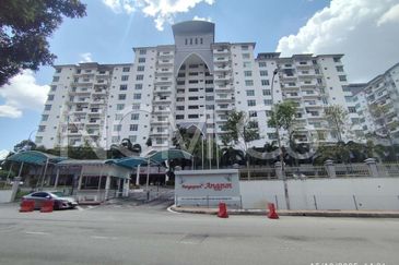[Next to commercial area] Apartment [5 min to Econsave Bangi & Kajang 2 KTM Station]