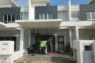 2 Storey Link House [3 min to UiTM Dengkil Campus]