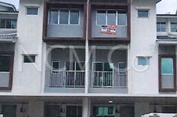 Town House (Lower Unit)