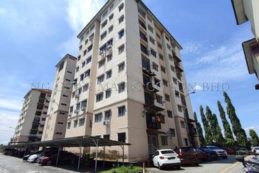 Apartment [7 min to Main Place Mall USJ; 10 min to Puteri Mart & Bandar Puteri LRT Station]