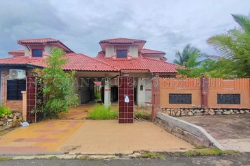 2 Storey Bungalow House