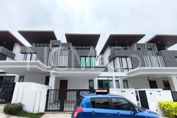 3 Storey Terrace House