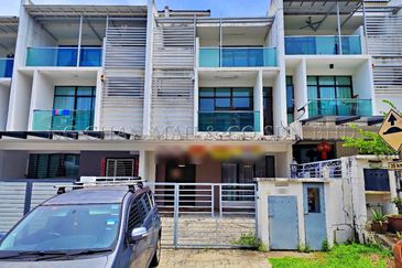 3 Storey Terrace House