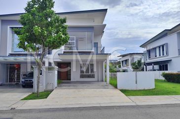 [Peaceful and quiet ambiance] 2 Storey Terrace House [8 min to Mydin Wholesale Hypermarket Semenyih]