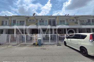 Town House (Upper Unit)