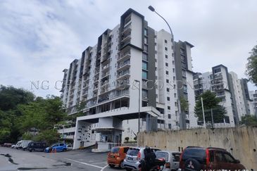 [Surrounded by a variety of shops and daily essentials] Condominium [6 min to UKM KTM Station]