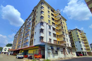 Apartment [4 min to AEON BiG Klang; 10 min to Klang Parade]