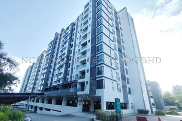 [5 min to McDonald's & Shell Station] Condominium [9 min to Sri Raya MRT Station]