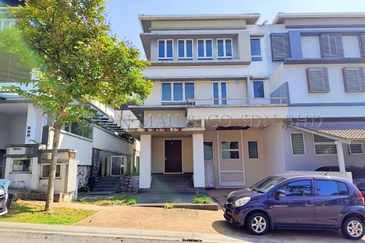 3 Storey Semi Detached House