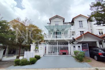 3 Storey Terrace House