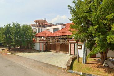 2.5 Storey Detached House