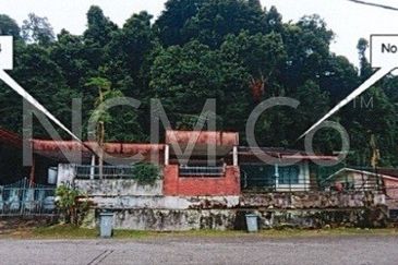 1 Storey Semi Detached House