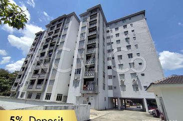 [10 min to UKM & Alamanda Shopping Centre] Condominium [Easily accessible via Persiaran Timur, PLUS highway, SILK Highway]