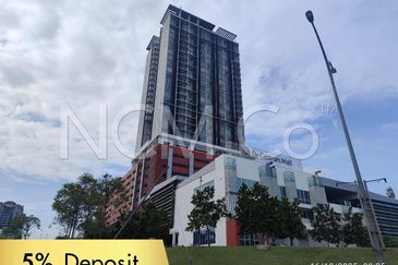 Service Apartment [7 min to IOI City Mall]