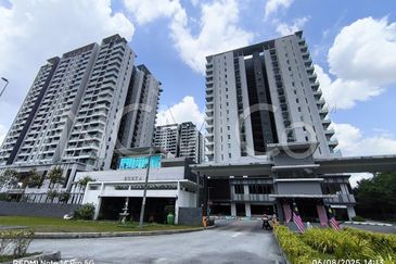 Apartment [4 min to Putra Permai MRT Station]