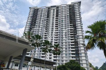 [Prime location] Condominium [Surrounded by residential area]
