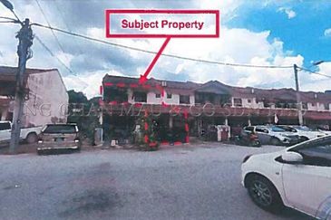 Town House [4 min to Melawati Mall; 10 min to Wangsa Walk Mall]