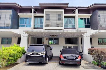 [Located in an upscale, prestigious neighbourhood] 3 Storey Terrace House [5 min to Multimedia University - MMU Cyberjaya & Gem In Mall Cyberjaya]