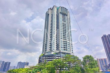 3 min to KTMB Petaling station Service Apartment 7 min to Pearl Point Shopping Mall