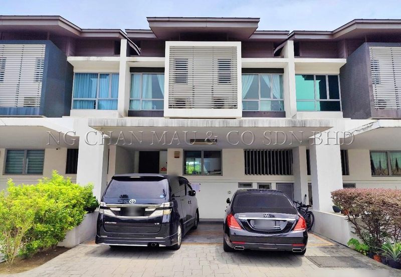 [Located in an upscale, prestigious neighbourhood] 3 Storey Terrace House [5 min to Multimedia University - MMU Cyberjaya & Gem In Mall Cyberjaya]