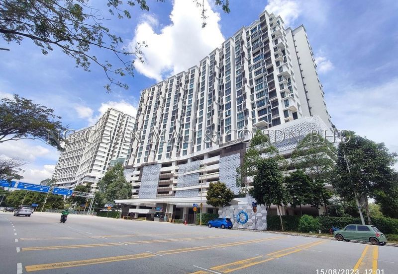 Service Apartment [4 min to Lembah Subang LRT Station; 7 min walk to Lotus's Ara Damansara; 8 min to CITTA Mall]