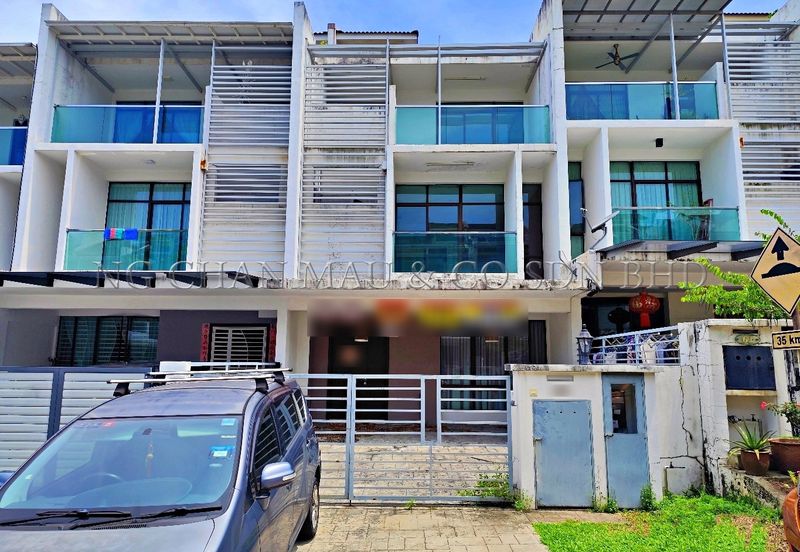 3 Storey Terrace House