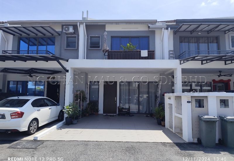 Stratified 2 Storey Terrace House