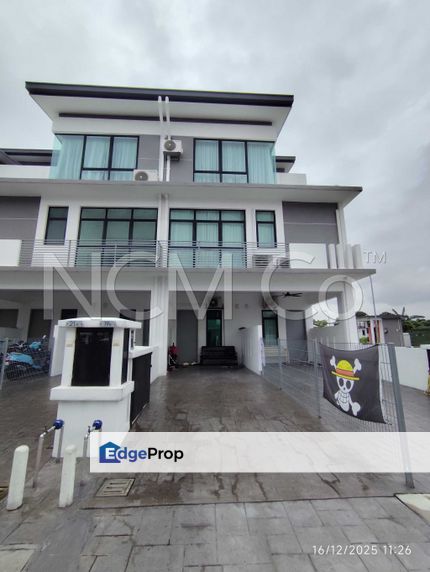 Town House, Selangor, Shah Alam