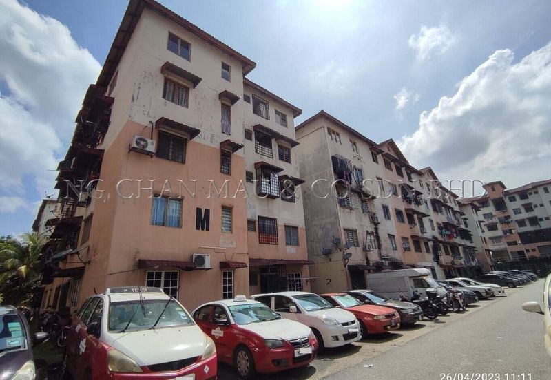 Apartment [6 min to Damansara Damai MRT Station; 10 min to DA Square]