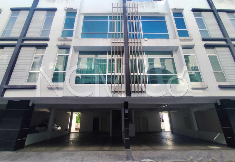 Town House (Upper Unit)