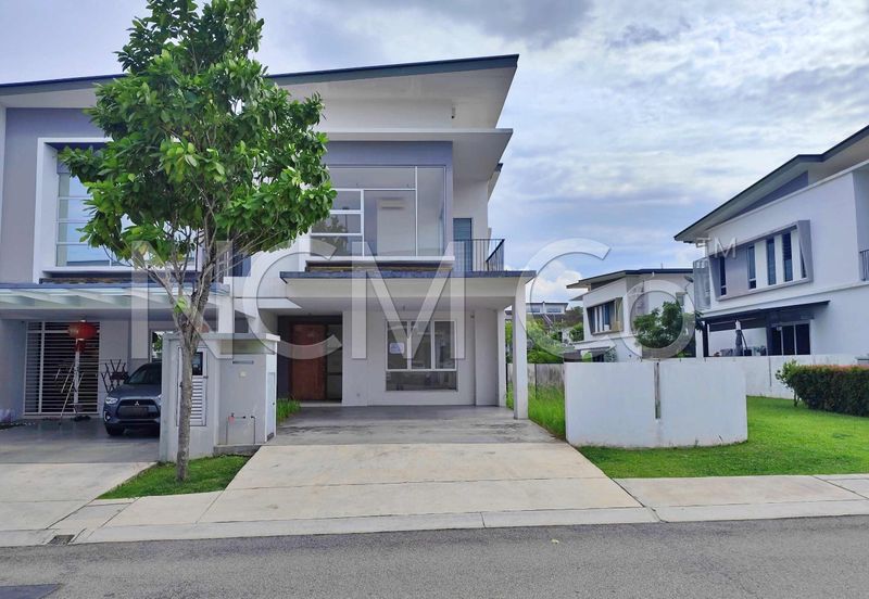 [Peaceful and quiet ambiance] 2 Storey Terrace House [8 min to Mydin Wholesale Hypermarket Semenyih]