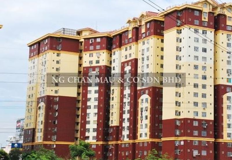 [Conveniently situated behind Setia Jaya KTM Station, within walking distance] Apartment [8 min to Sunway Pyramid and Sunway Lagoon]