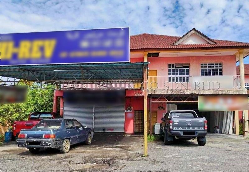 A Development Land together with a Unit of 1.5 Storey Shop House & 2 Units of 2 Storey Shop House