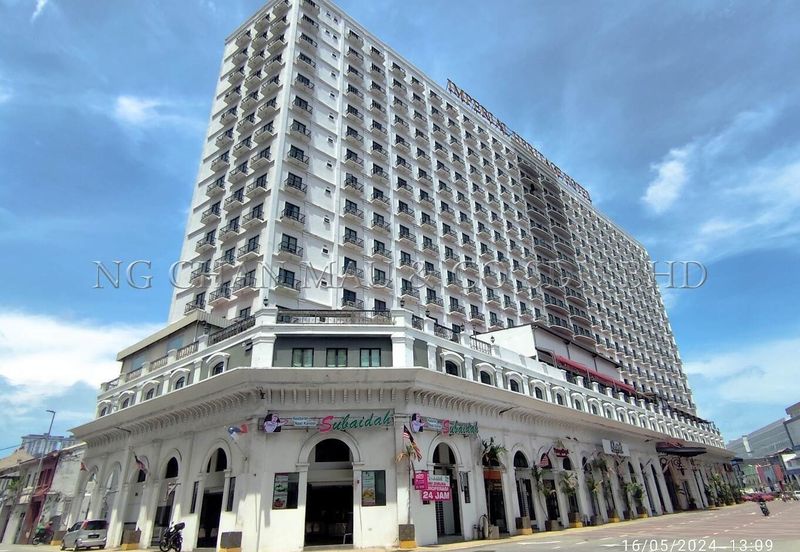 [Positioned at the epicentre of Melaka's] Service Suite [Opposite Dataran Pahlawan Melaka Megamall]