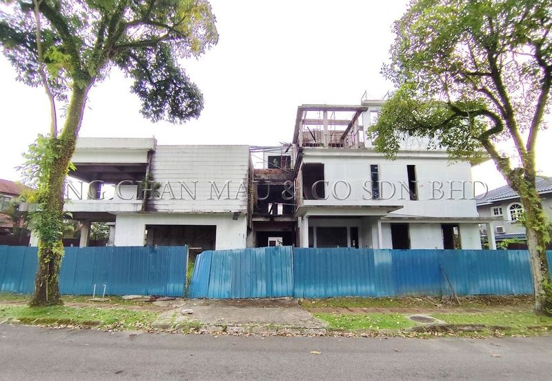 2.5 Storey Bungalow House 