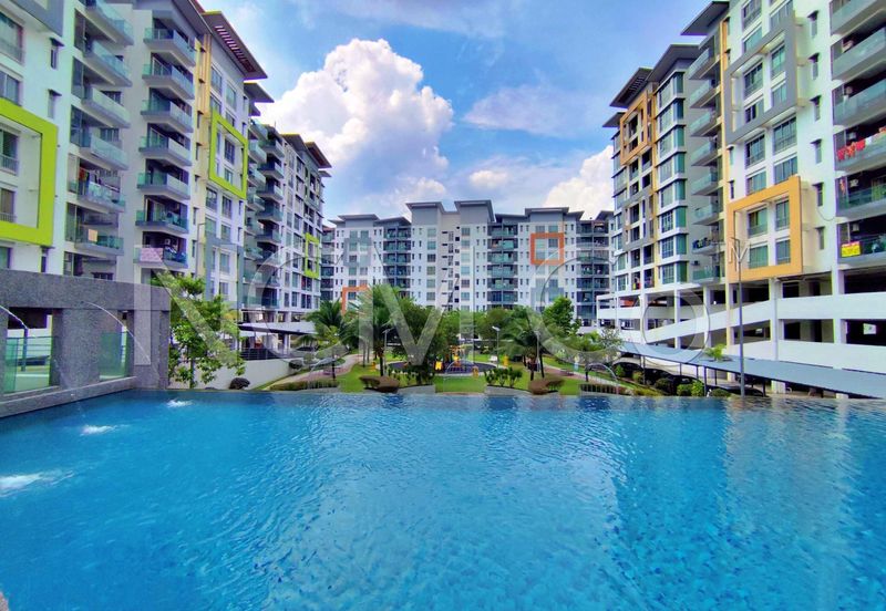 Condominium [5 min to BMC Mall & Bandar Tun Hussein Onn MRT Station]