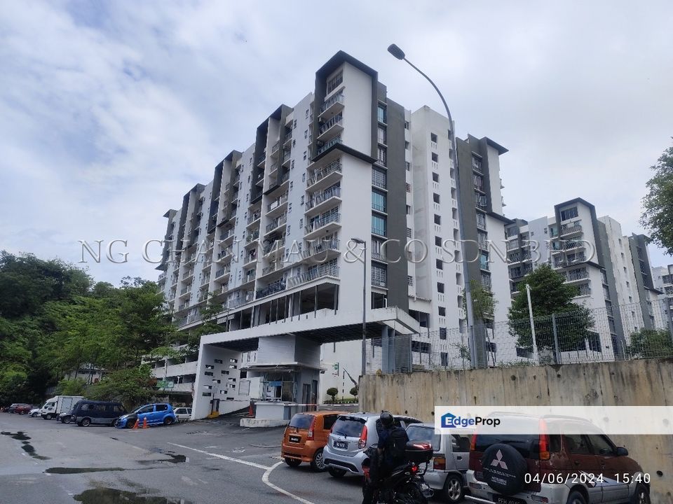 [Surrounded by a variety of shops and daily essentials] Condominium [6 min to UKM KTM Station], Selangor, Kajang