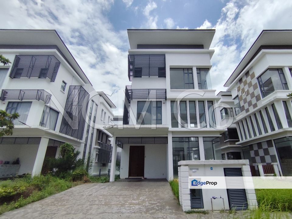 [Gated and Guarded Community] 3 Storey Detached House with a Lower Ground Floor with a Swimming Pool and Lift [9 min to Gamuda Walk Mall & AEON Big Bu, Selangor, Shah Alam
